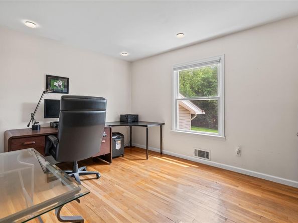 21 Kodiak  Drive, Woodbury NY 11797