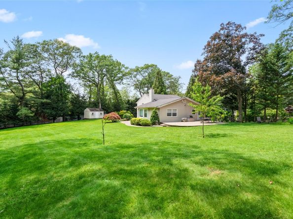 21 Kodiak  Drive, Woodbury NY 11797