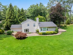 21 Kodiak  Drive, Woodbury NY 11797