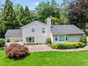 21 Kodiak  Drive, Woodbury NY 11797