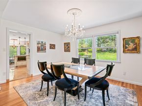 21 Kodiak  Drive, Woodbury NY 11797