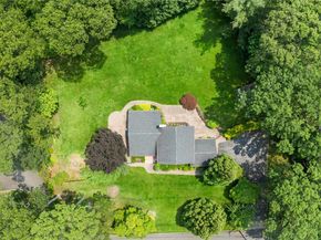 21 Kodiak  Drive, Woodbury NY 11797