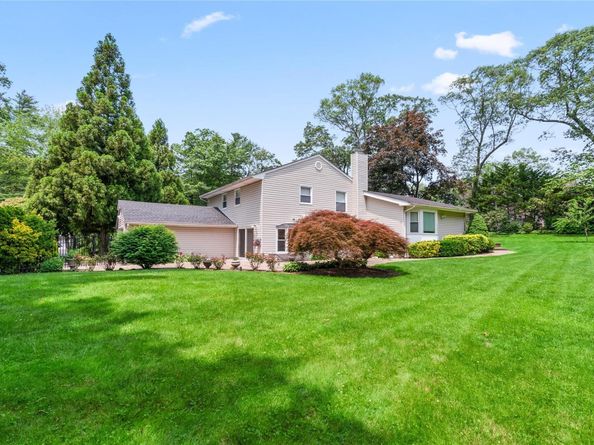 21 Kodiak  Drive, Woodbury NY 11797