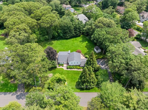 21 Kodiak  Drive, Woodbury NY 11797
