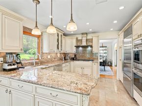 21 Kodiak  Drive, Woodbury NY 11797
