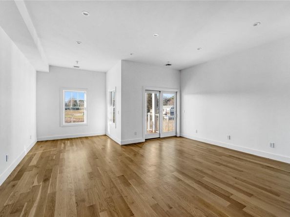68 Foster Avenue 8, Hampton Bays NY 11946