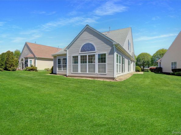 4 Oakhurst Court, Mount Sinai NY 11766