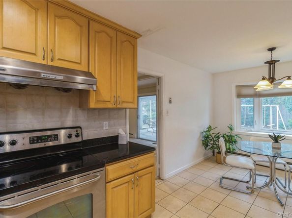 22 Ballad Lane, Stony Brook NY 11790