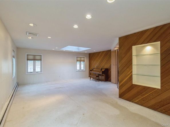 22 Ballad Lane, Stony Brook NY 11790