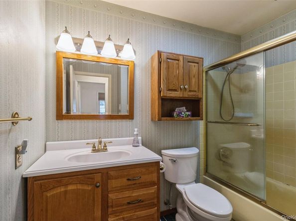 22 Ballad Lane, Stony Brook NY 11790