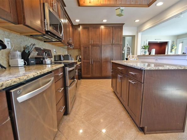 7 Maple Road, Middle Island NY 11953