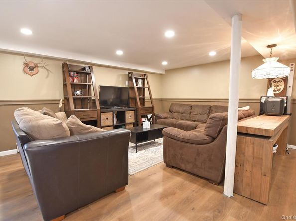 7 Maple Road, Middle Island NY 11953