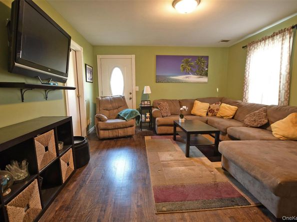 7 Maple Road, Middle Island NY 11953