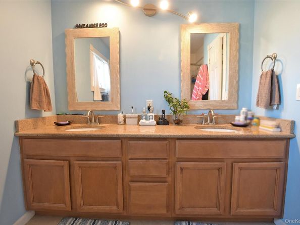 7 Maple Road, Middle Island NY 11953