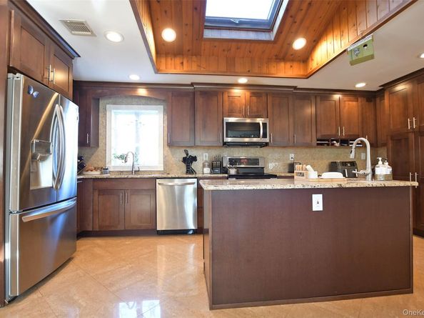 7 Maple Road, Middle Island NY 11953