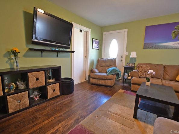 7 Maple Road, Middle Island NY 11953