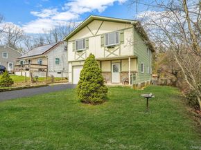 244 Lakeside Trail, Ridge NY 11961