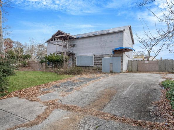 58 W Denis Lane, Coram NY 11727