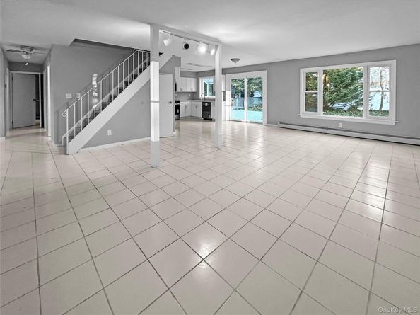 7 Carnaby Avenue, Coram NY 11727