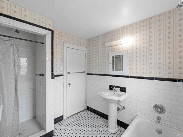 41-29 248th Street, Little Neck NY 11363