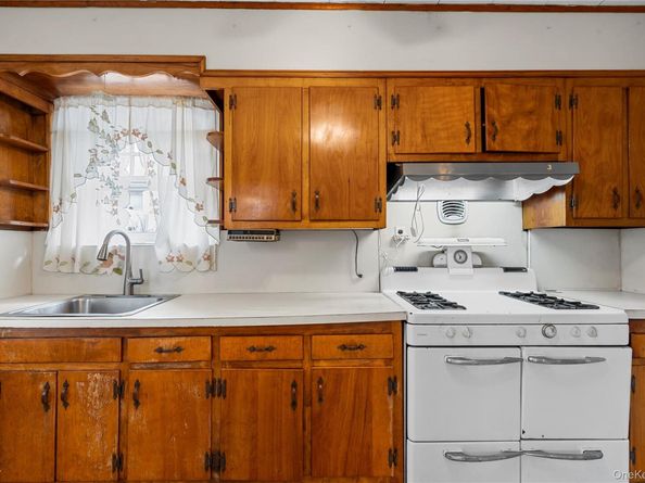 41-29 248th Street, Little Neck NY 11363