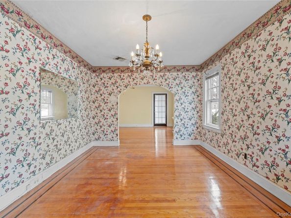 41-29 248th Street, Little Neck NY 11363