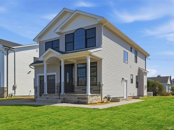 3380 Woodward Avenue, Wantagh NY 11793