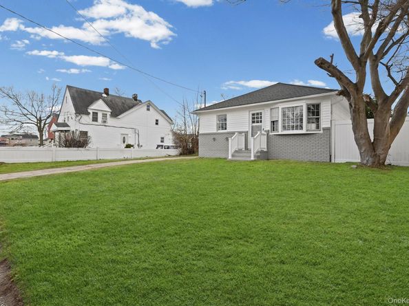 88 N Penataquit Avenue, Bay Shore NY 11706