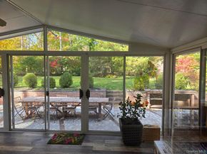 7 Flamingo Drive, Smithtown NY 11787