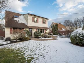 16 Dahlia Lane, Wantagh NY 11793