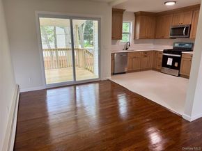 30 7th Street, Holbrook NY 11741