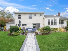 8 Duke Place, Glen Cove NY 11542