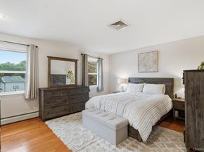 8 Duke Place, Glen Cove NY 11542
