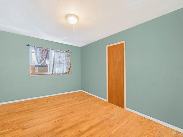 23 Caroline Court, North Babylon NY 11703