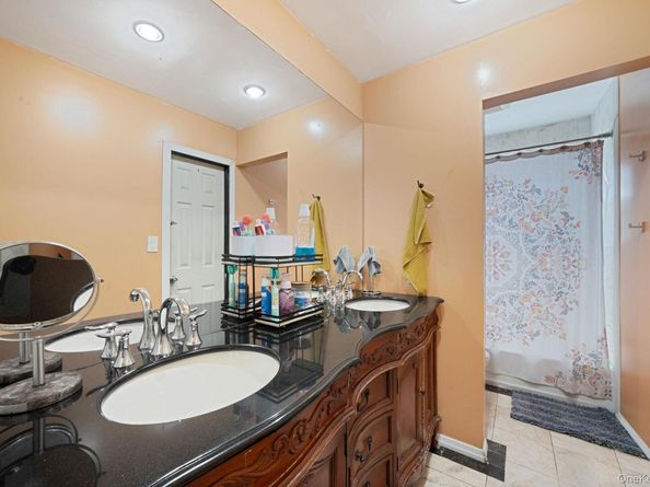 23 Caroline Court, North Babylon NY 11703