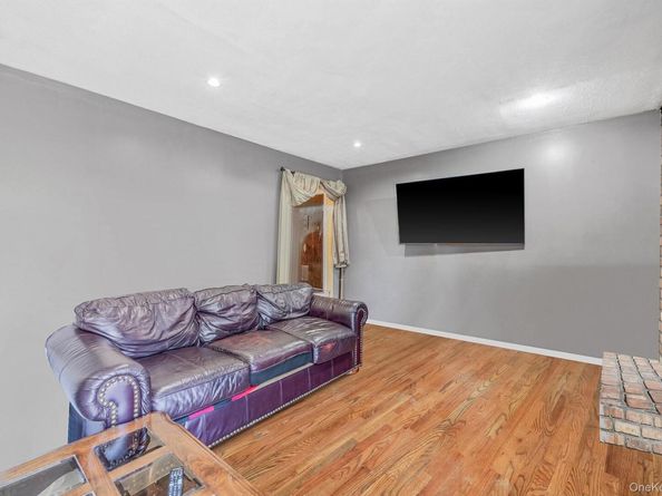 23 Caroline Court, North Babylon NY 11703