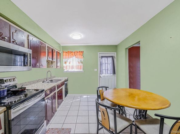 23 Caroline Court, North Babylon NY 11703