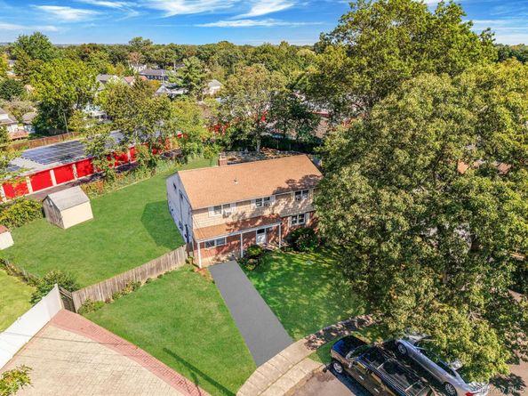 23 Caroline Court, North Babylon NY 11703