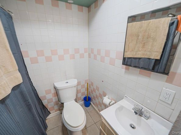 23 Caroline Court, North Babylon NY 11703