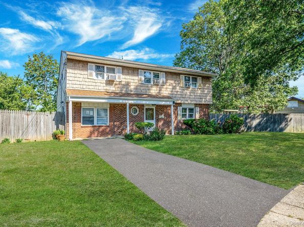 23 Caroline Court, North Babylon NY 11703