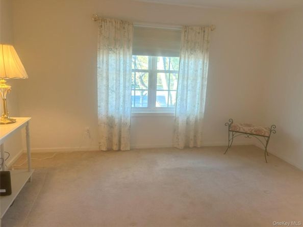 1082 Savoy Drive, Melville NY 11747