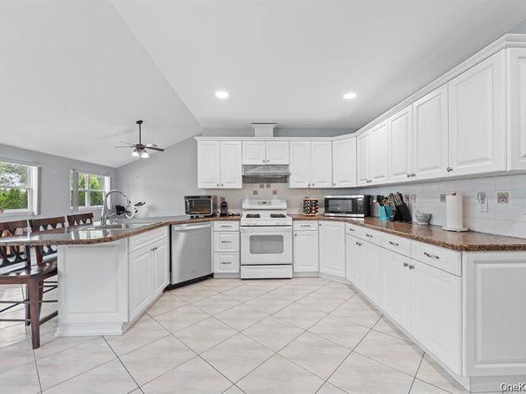 111 Cedar Oaks Avenue, Farmingville NY 11738