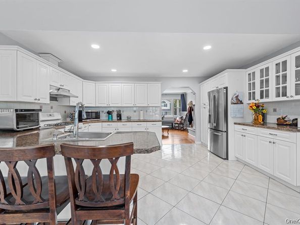 111 Cedar Oaks Avenue, Farmingville NY 11738