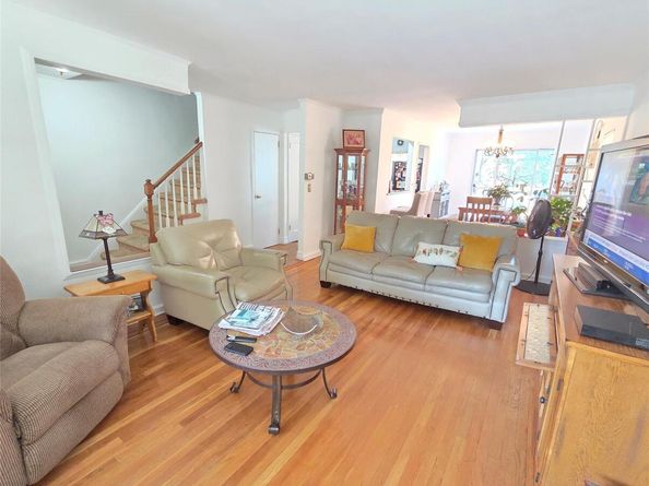 2553 Fish Avenue, Bronx NY 10469