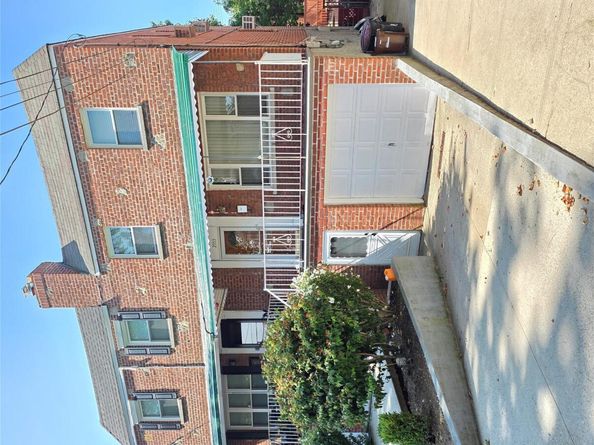 2553 Fish Avenue, Bronx NY 10469