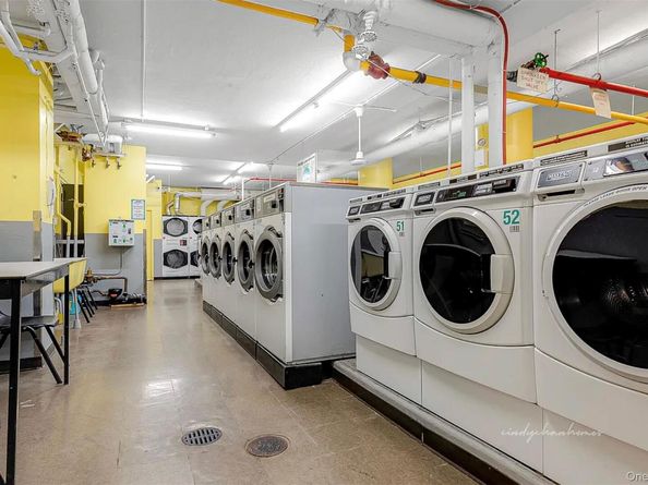 70-25 yellowstone Boulevard 14m, Forest Hills NY 11375