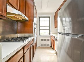 70-25 yellowstone Boulevard 14m, Forest Hills NY 11375