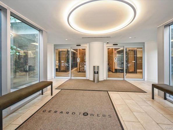 70-25 yellowstone Boulevard 14m, Forest Hills NY 11375