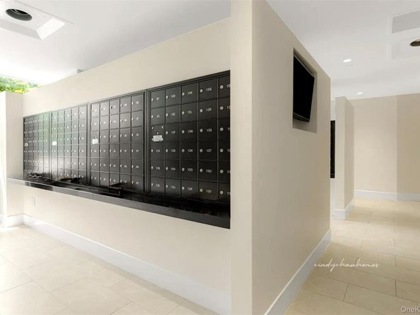 70-25 yellowstone Boulevard 14m, Forest Hills NY 11375