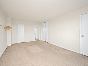 70-25 yellowstone Boulevard 14m, Forest Hills NY 11375